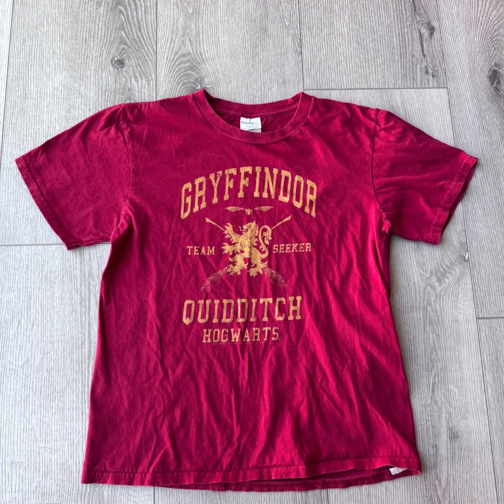 Harry Potter Gryffindor Quidditch Team Seeker Shirt Youth L Burgundy Hogwarts